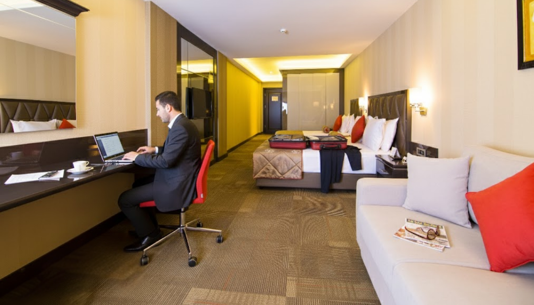 İzmir’de İş Seyahati İçin Doğru Otel Nasıl Seçilir?